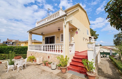 Lloret Blau Villa | 2JUL01 - House for 8 people located in a quiet area just 7 km from the beach of Lloret de Mar.