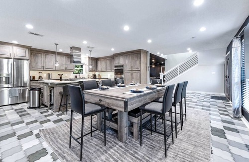 Cypress House | 2King Suites, HeatedPool, Arcade & Pickleball