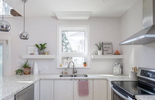 Turkey Point Cottage | 2KMs of beautiful beach is just seconds away!