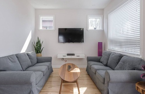 Turkey Point Cottage | 2KMs of beautiful beach is just seconds away!