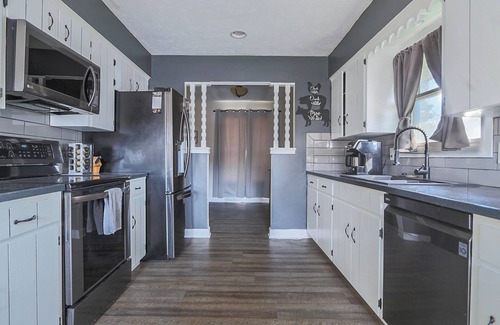 Millard House | 2Min Drive to I-80/Millard - Millard Area - West Omaha - Quiet Neighborhood