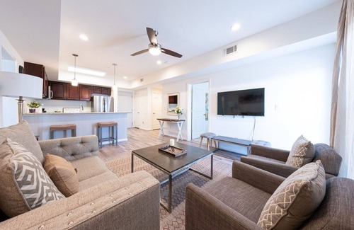 Katy Condo | 2N|*Holiday Special* Bright & Comfy Home| Gated Condo| Charm in KAT|