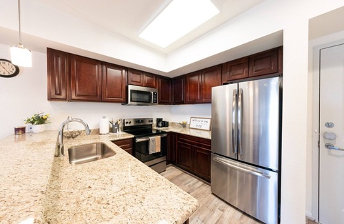 Katy Condo | 2N|*Holiday Special* Bright & Comfy Home| Gated Condo| Charm in KAT|