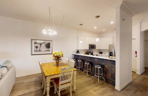 Bahama Bay Condo | 2nd-Floor Comfortable Condo w/Shared Pools, Hot Tub, High-Speed WiFi, & A/C