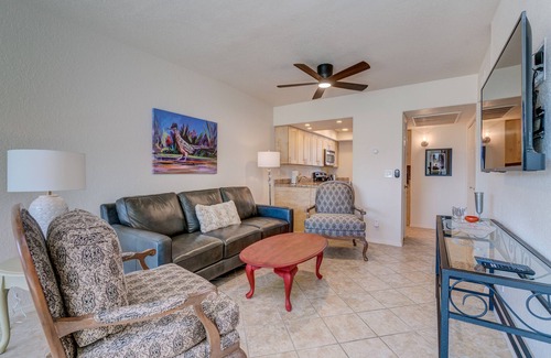 Tucson Condo | 2nd Floor Condo Breathtaking Mountain Views Steps from Pool