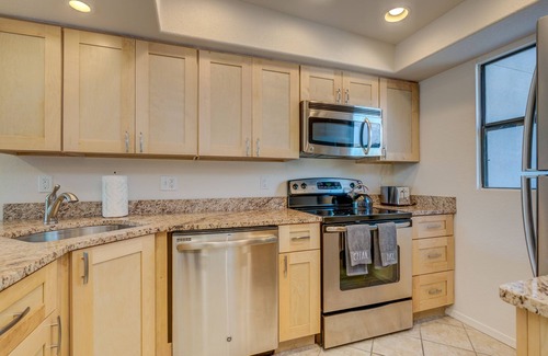 Tucson Condo | 2nd Floor Condo Breathtaking Mountain Views Steps from Pool