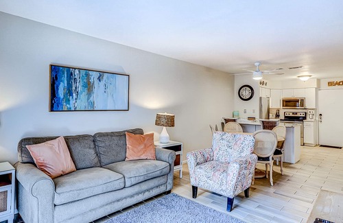 Folly Field Condo | 2nd-Floor Condo w/Balcony, Fast WiFi, Shared Pools, Game Room, Hot Tub, Gym, A/C