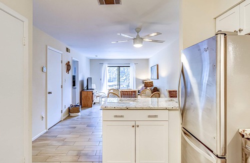 Folly Field Condo | 2nd-Floor Condo w/Balcony, Fast WiFi, Shared Pools, Game Room, Hot Tub, Gym, A/C