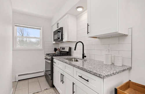 Mount Clemens Apartment | 2nd Floor, Corner unit ft. King Bed + Workspace