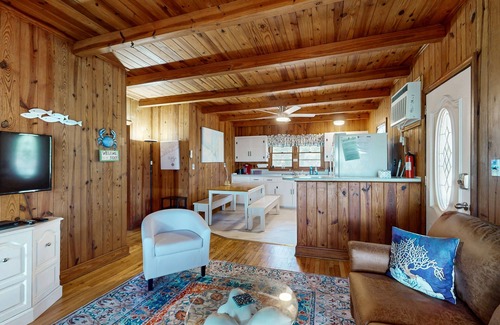 Crescent Beach House | 2nd-floor duplex with screened-in porch, W/D, close to beach & golf