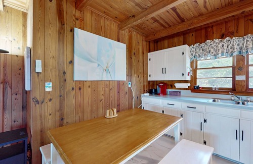 Crescent Beach House | 2nd-floor duplex with screened-in porch, W/D, close to beach & golf