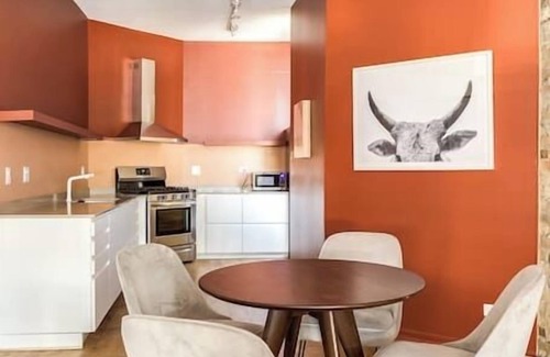 River North Apartment | 2nd Floor Flat in River North - 2N