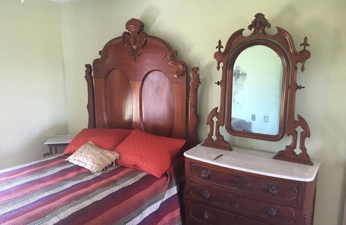 Milford Bed & Breakfast | 2nd-floor guestroom with attached bath