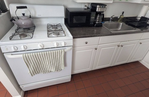 South Philadelphia Apartment | 2nd Floor South Philly Apartment w/a view of Stadiums. Quiet street w/parking!