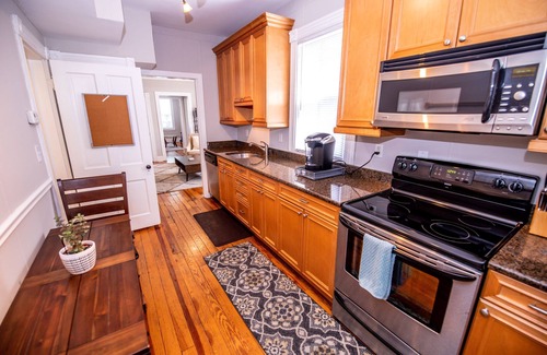 Historic District Apartment | 2nd floor Spacious Downtown Getaway- Across from US Naval Academy