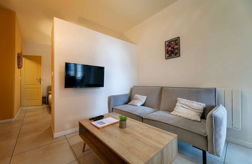 Saint-Mathieu Apartment | 2nd floor - Yellow - 1 bedroom