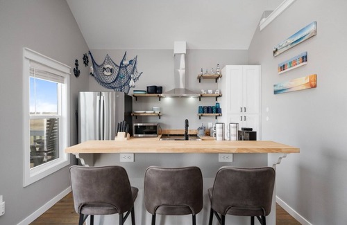 Port Bolivar House | 2nd Life - Charming house close to the beach with community pool & playground