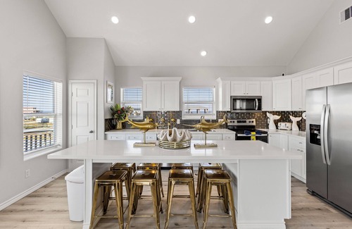 Gilchrist House | 2nd Row at Crystal Beach