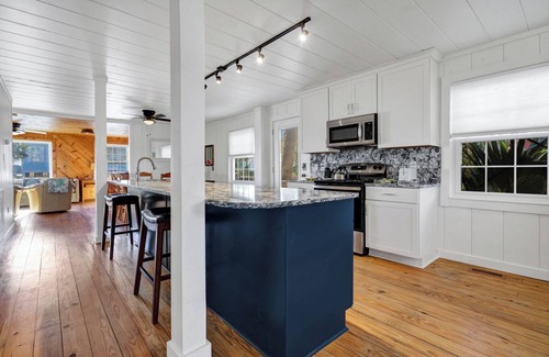South Carolina Lowcountry House | 2nd Row on Point St.,NO PAVED RD TO CROSS! 4Br/3bth OCEANVIEWS, Linens Included!