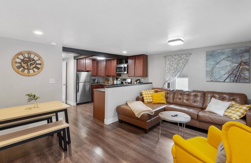 Loveland House | 2nd St Bungalow ~ Downtown