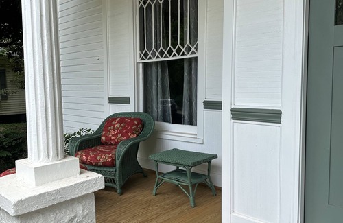 Pulaski House | 2nd Street Retreat