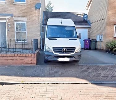 Bilston Apartment | 2ndHomeStays- Bilston- Contractors Friendly Townhouse