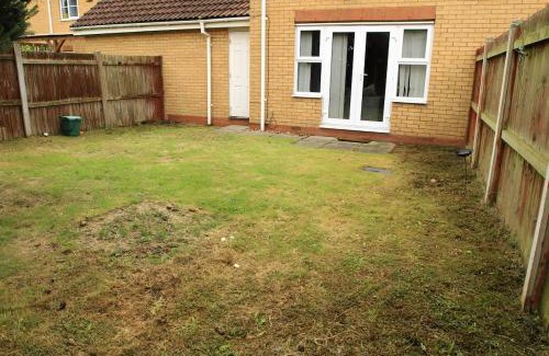 Bilston Apartment | 2ndHomeStays- Bilston- Contractors Friendly Townhouse