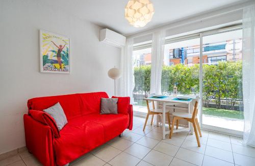 Villeneuve Loubet Beach Apartment | 2P à 50m de la plage, climatisé, parking