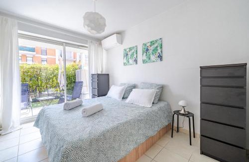 Villeneuve Loubet Beach Apartment | 2P à 50m de la plage, climatisé, parking