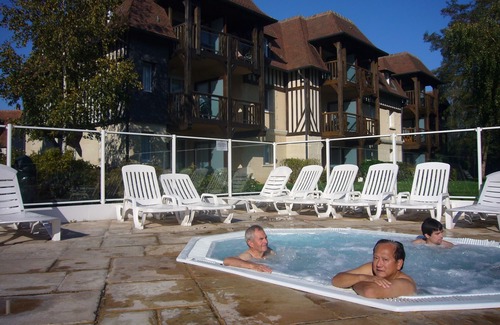 Deauville Apartment | 2p-Deauville - Res. P & V Golf Barriere- Close to sea and golf. Unlimited Wifi
