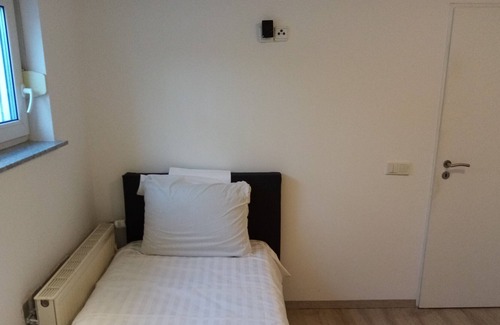 Floersheim Apartment | 2Room Souttrain Apartment Flörsheim near Frankfurt Airport Opel City