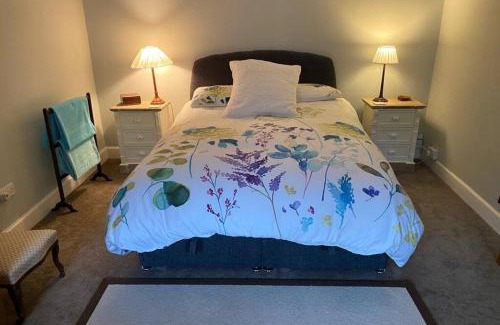Kippen Apartment | 2x King Bedrooms, private living room & bathroom