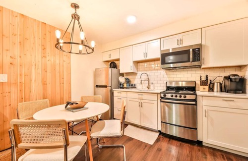 Hunter Cabin | 2x1BRs Ski In/Ski Out. Fits 8!