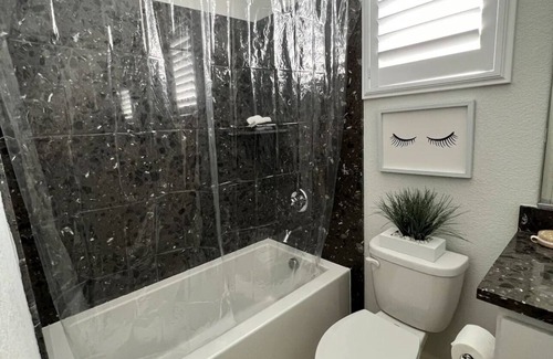 Lincoln House | 3/2 - Fully Furnished w/ Private Jacuzzi - Local Wineries, Breweries, Concerts