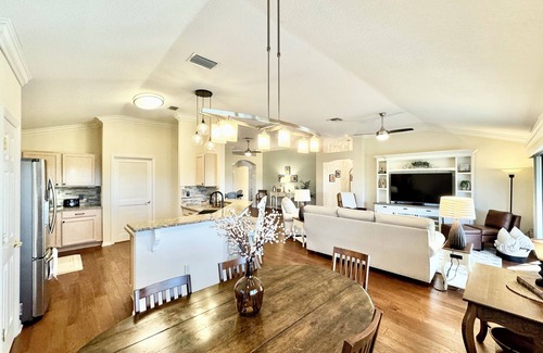 Woodbury House | 3/2 in The Village of Woodbury