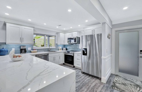 Captiva House | 3/2, Pool, Tennis Crts, Bikes/Kayaks/SUP's, Pool/PPong Table, Steps to Beach