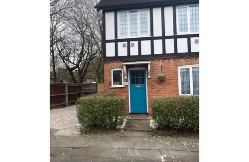 Chelmsford House | 3 /4 Bed House, Free Parking, Fast Wifi & Garden