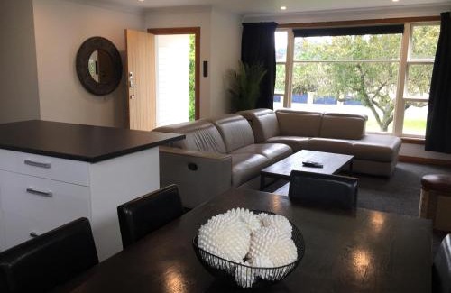 Picton House | 3 & 4 Bedroom Holiday Houses Central Picton