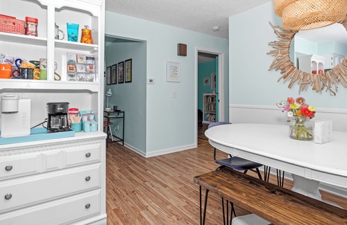 Coloma House | 3/4 Mile to the Beach - Breakfast Included - King Beds - Family Friendly