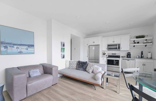 Traverse City Condo | 3.5-Minute Walk to Beach + Next to Dog Park!