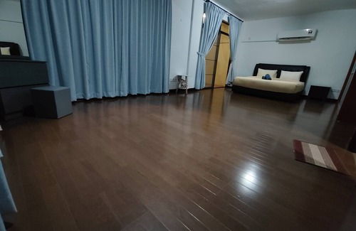 Lutong House | 3.5 storeys, fitting up to 12 person comfortably. Your Home Away from Home.