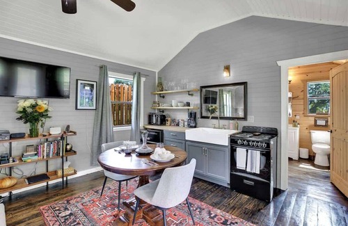 Grapetown House | 3 Acres of Luxury and Views in Fred Wine Country!