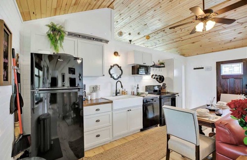 Grapetown House | 3 Acres of Luxury and Views in Fred Wine Country!