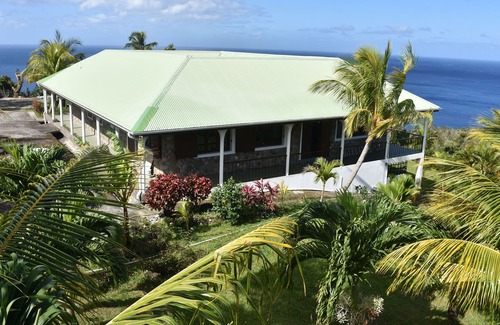 Tanetane House | 3 acres of tropical gardens, views of the Caribbean sea