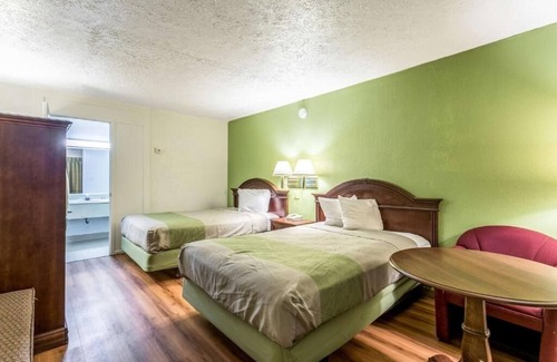 Edgewood Hotel | 3 Affordable Edgewood Rooms w/Complimentary Breakfast & Easy I-95 Access