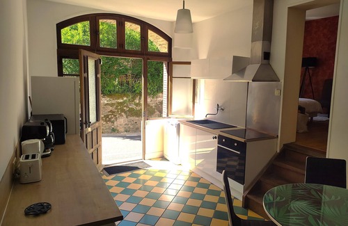 Saint-Lothain Apartment | 3* apartment, 96m2, self-contained with terrace, 18th century winegrower's house.