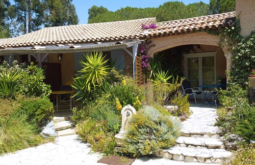 Les Restanques Apartment | 3* apartment for 2 people in a provencal villa with natural pool & free bicycles