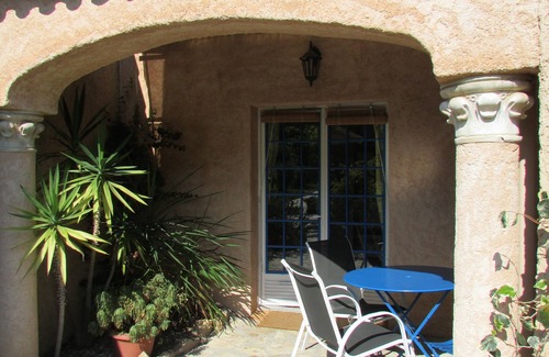 Les Restanques Apartment | 3* apartment for 2 people in a provencal villa with natural pool & free bicycles