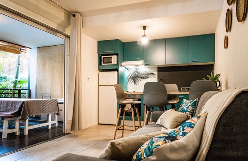 Centre-Ville Apartment | 3* apartment with swimming pool in saint pierre center.