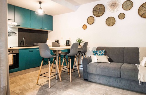 Centre-Ville Apartment | 3* apartment with swimming pool in saint pierre center.